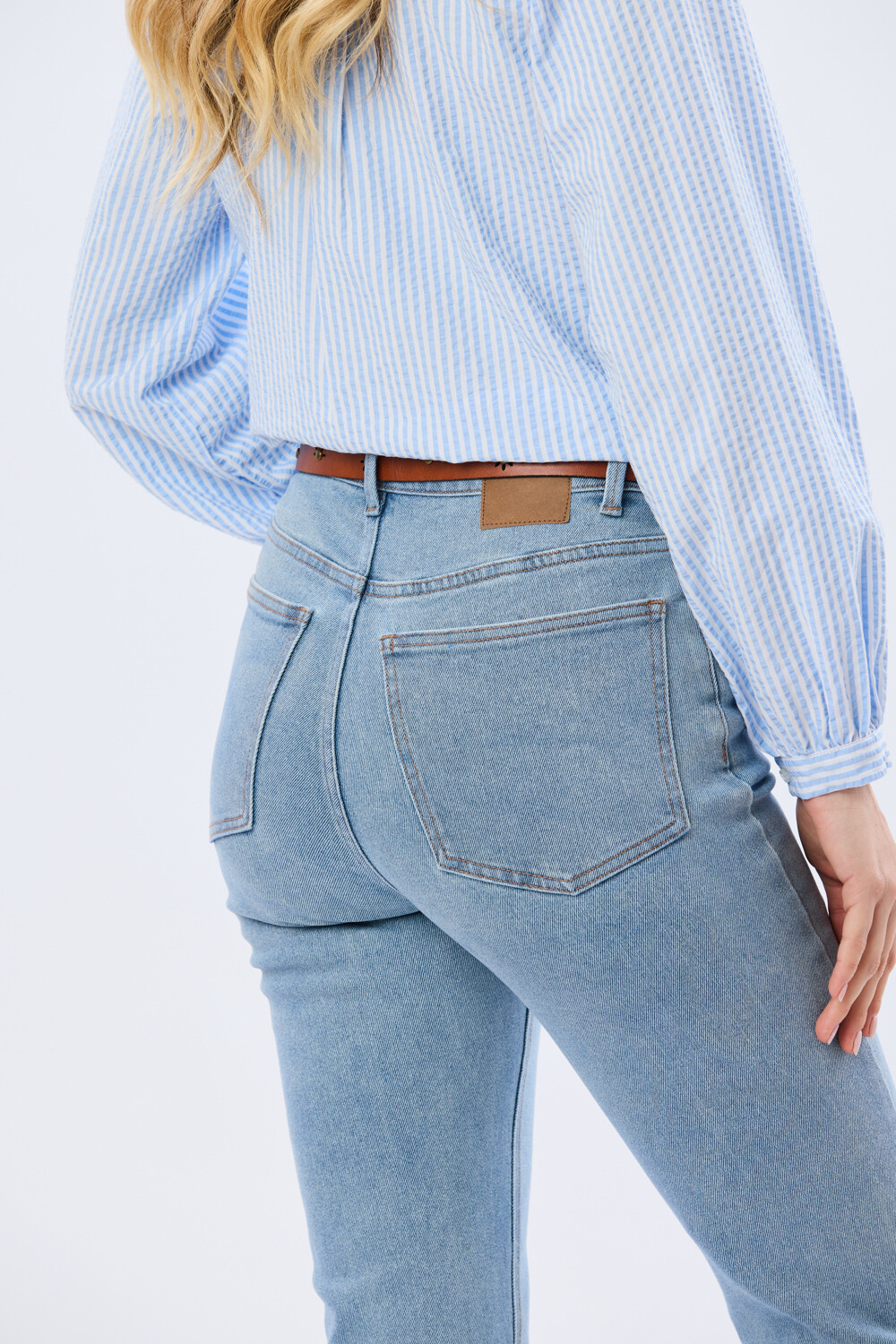 PANTALÓN DE JEAN RECTO Celeste