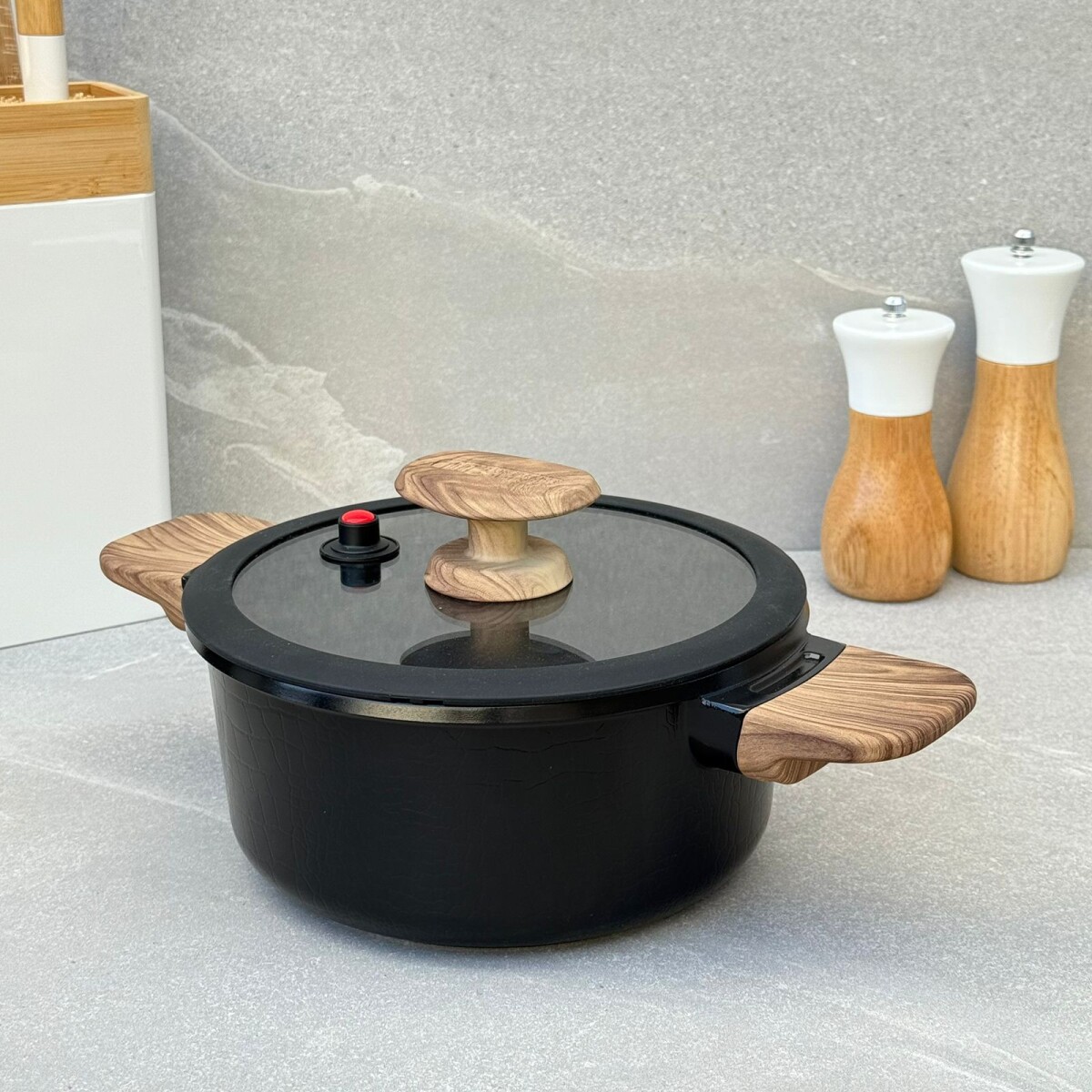 Olla Antiadherente con Tapa de Vidrio y Asas de Simil Madera 20cm - Negra 