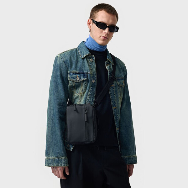 Bolso Gastón Luga Dash Horizontal Vertical Impermeable Color Negro