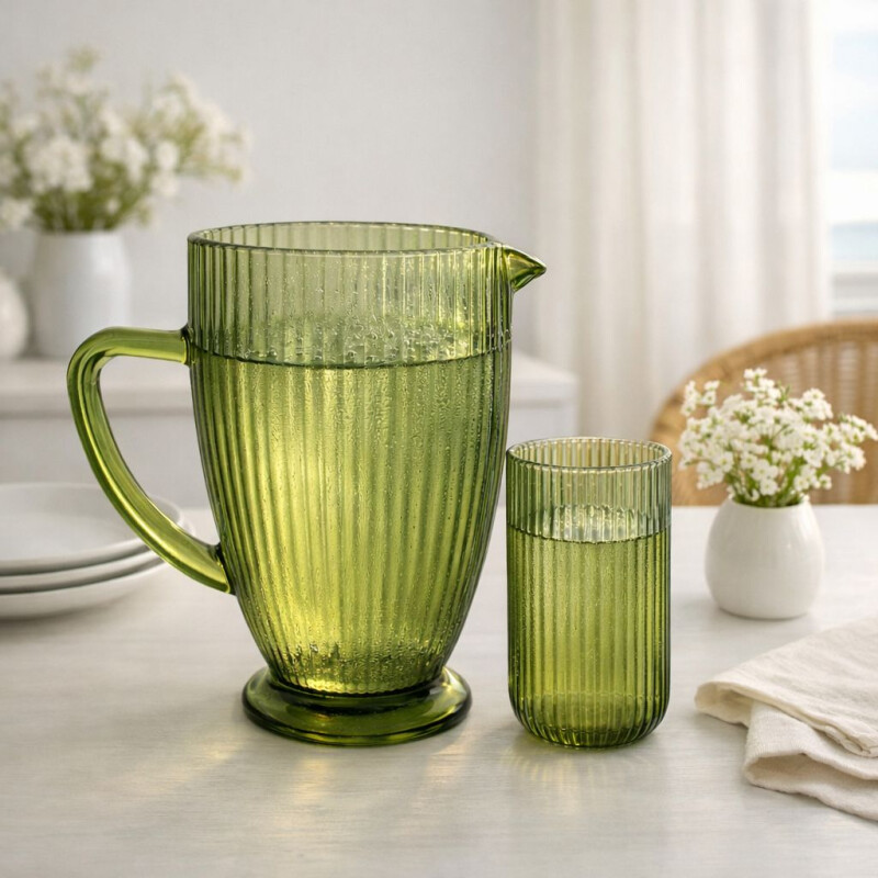 Jarra de Vidrio Labrada Diseño Elegante de Lineas Verde