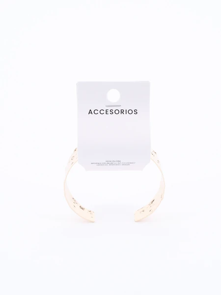 BRAZALETE MARTILLADO DORADO