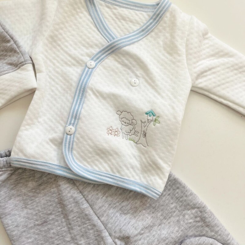 Bata- Pantalón y Gorrito N/a