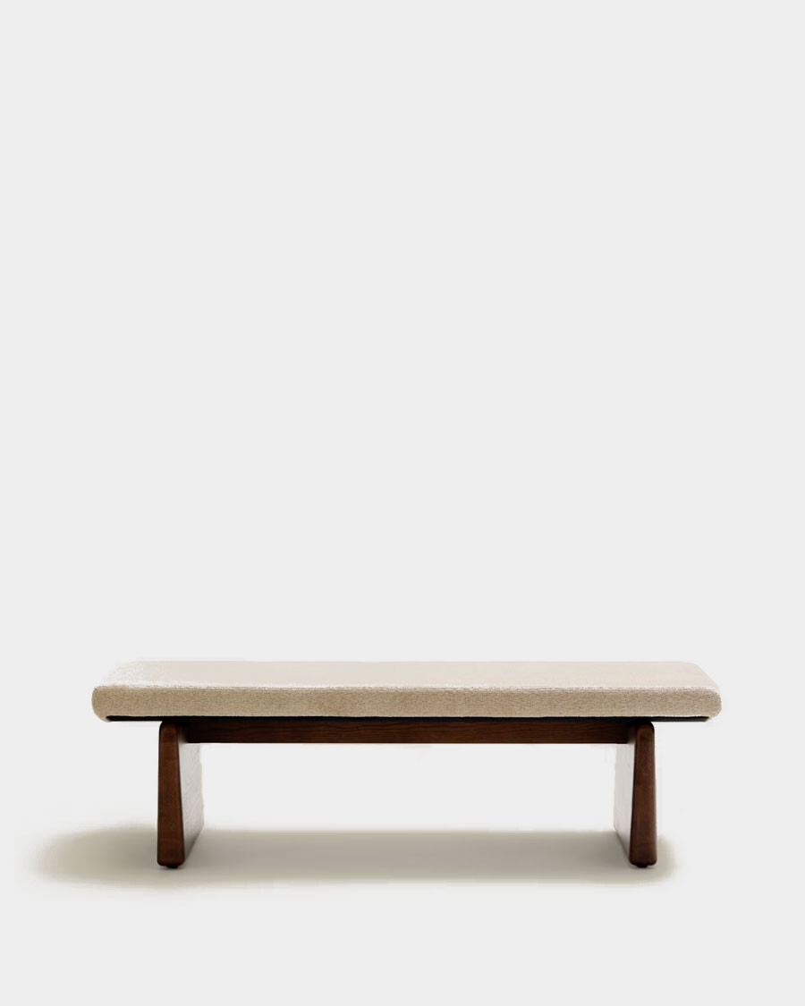 Banco Topaz de chenilla beige y madera maciza de fresno con acabado nogal 150cm FSC 100%