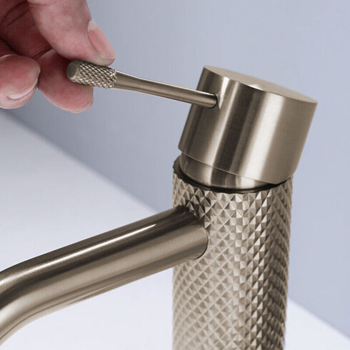 GRIFERIA LAVATORIO ALTO CUERPO LABRADO EN BRUSHED NICKEL - SERIE SIGNATURE GRIS