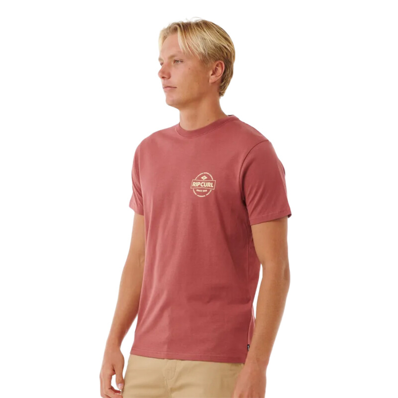 Remera Rip Curl Staple Tee - Rojo Remera Rip Curl Staple Tee - Rojo