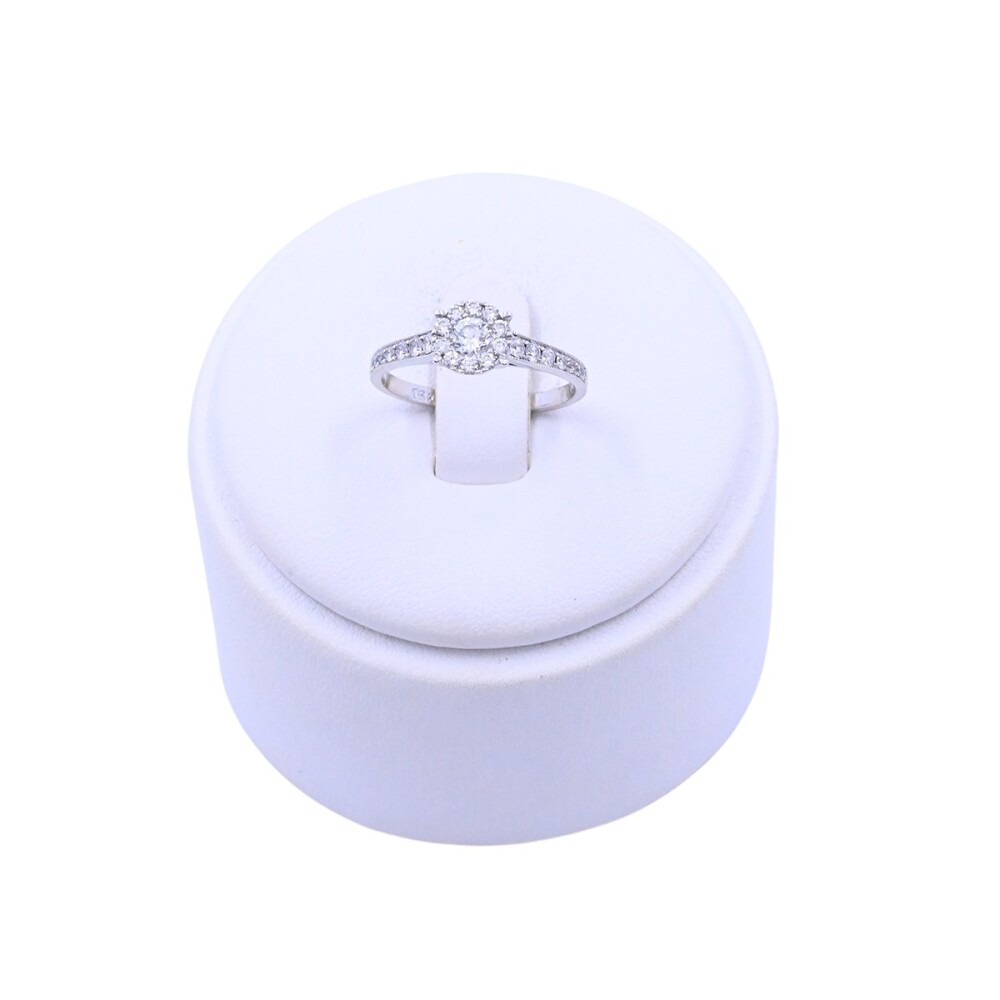 Anillo oro 18k blanco con brillantes. Anillo oro 18k blanco con brillantes.
