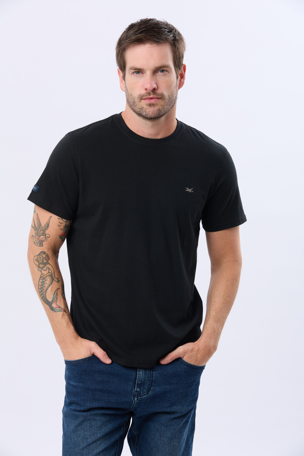 REMERA BÁSICA DE ALGODÓN Negro