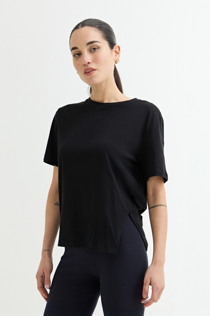 Remera con tajo - Negro 