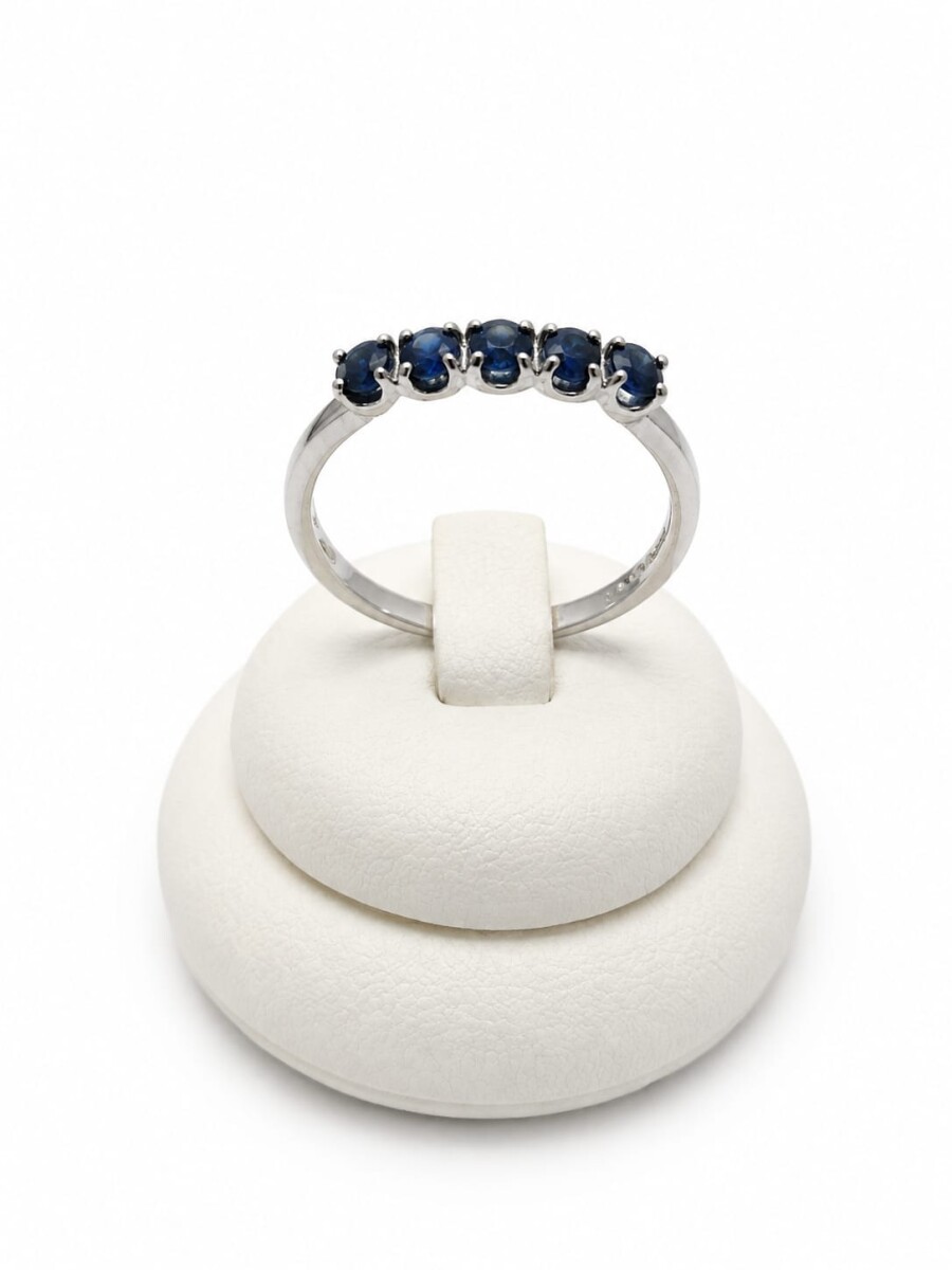 Anillo con zafiros en riel 