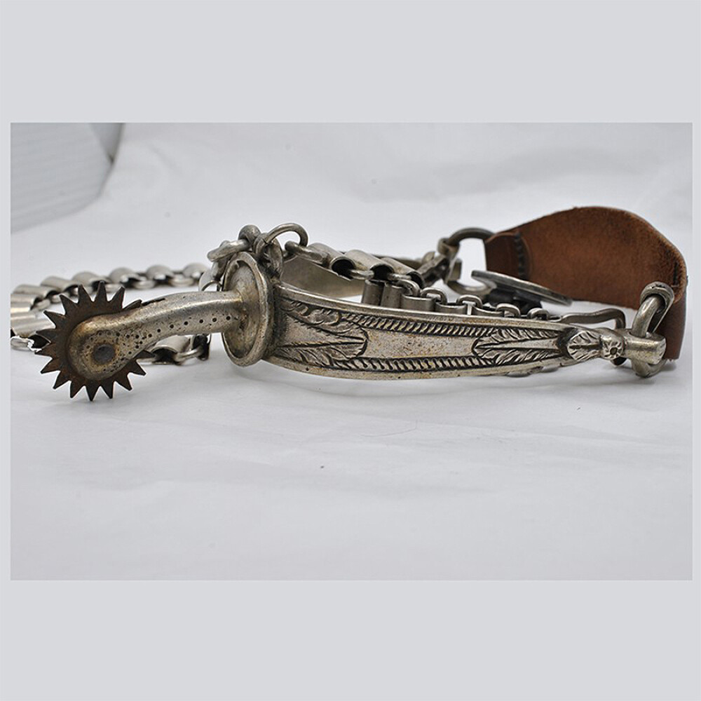 Par De Espuelas En Metal, Plata, Cuero Y Oro Par De Espuelas En Metal, Plata, Cuero Y Oro