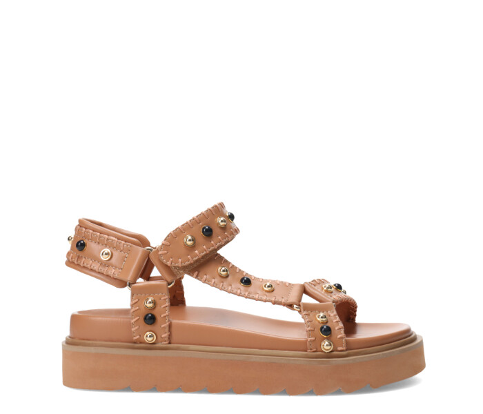 Sandalia FEXI con tachas Tan