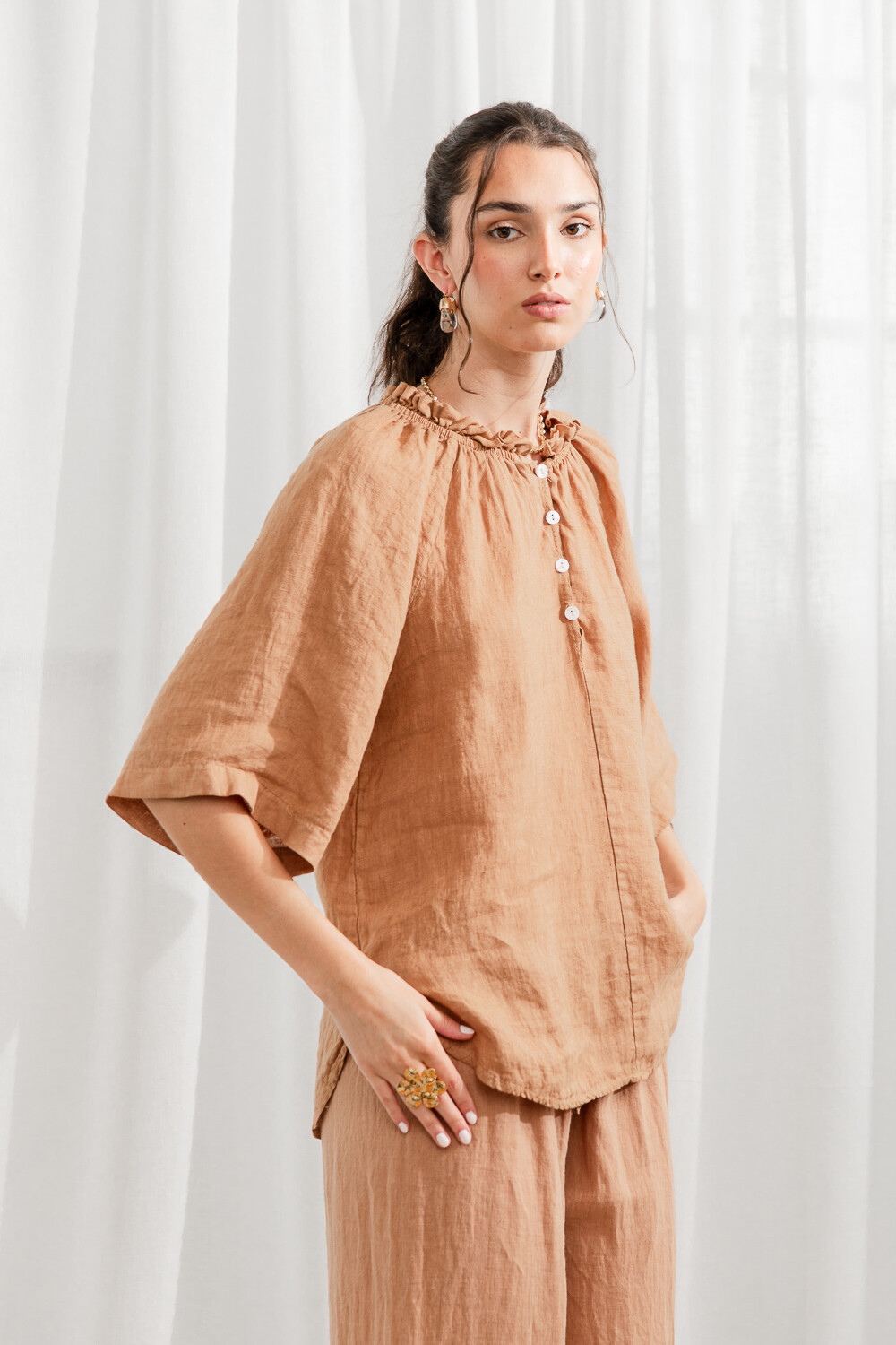Blusa Leontina Camel