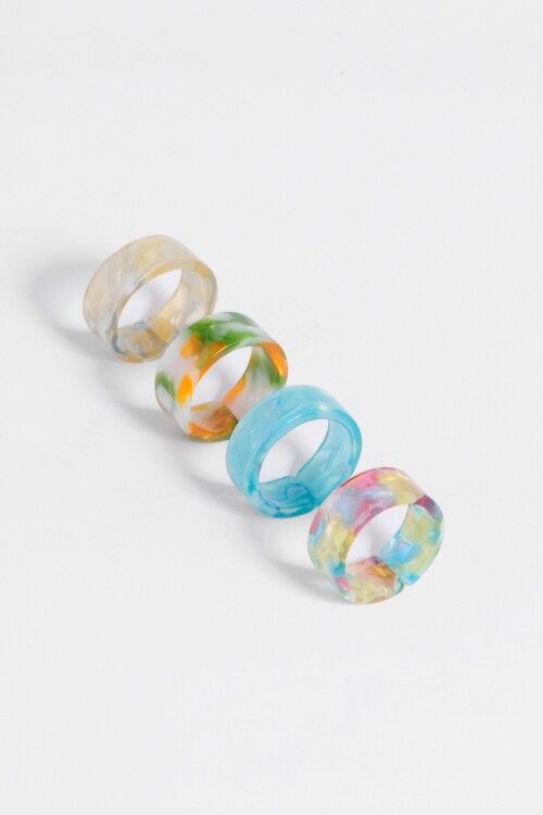 Set de cuatro anillos resina 23 mm multicolor