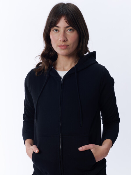 Campera Deportiva Básica Negra