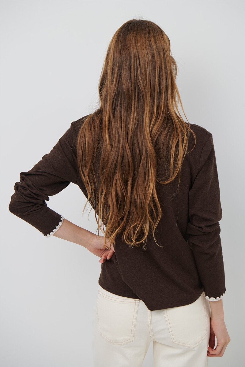 REMERA PIPPA MARRON