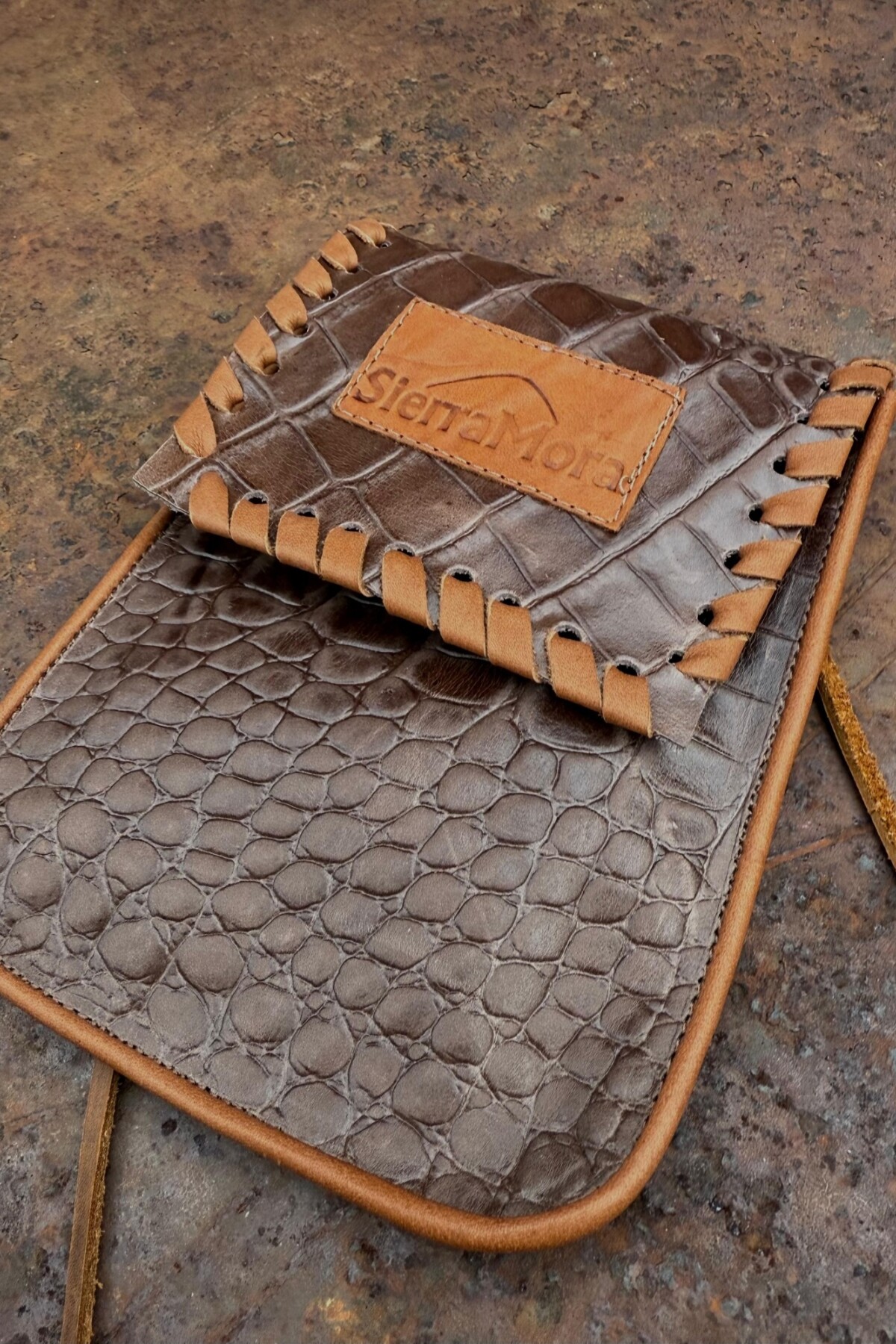 Cel Bag Crocco Chocolate