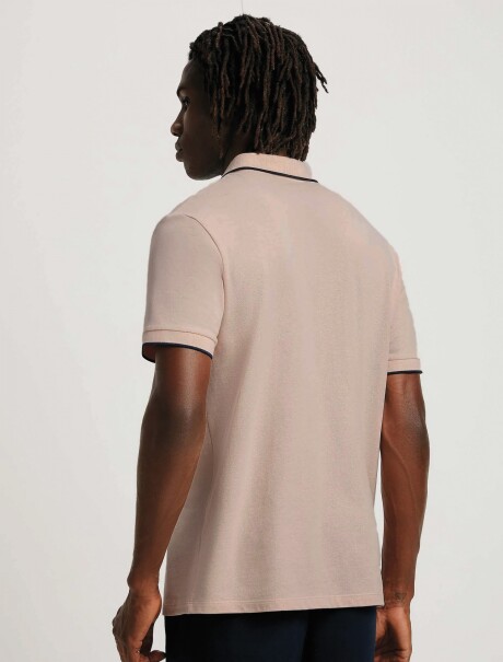 CAMISA DE CUELLO CON BORDADO ROSA