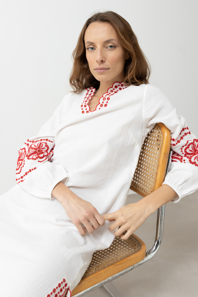 Túnica larga con bordados crudo