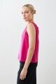 Top satinado escote V con encaje fucsia