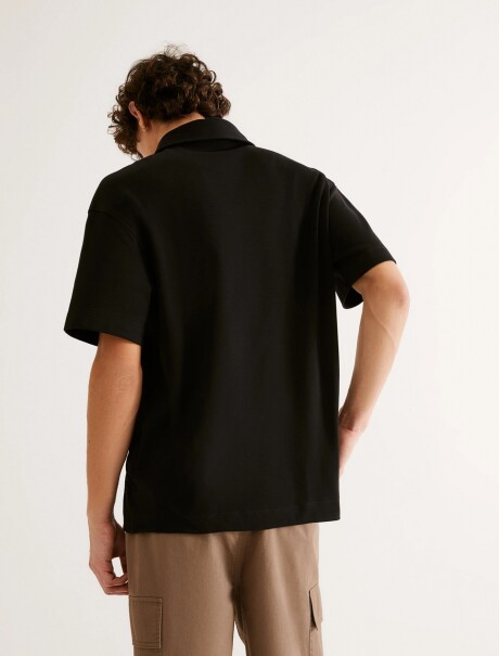 CAMISA DE CUELLO CON CIERRE NEGRO