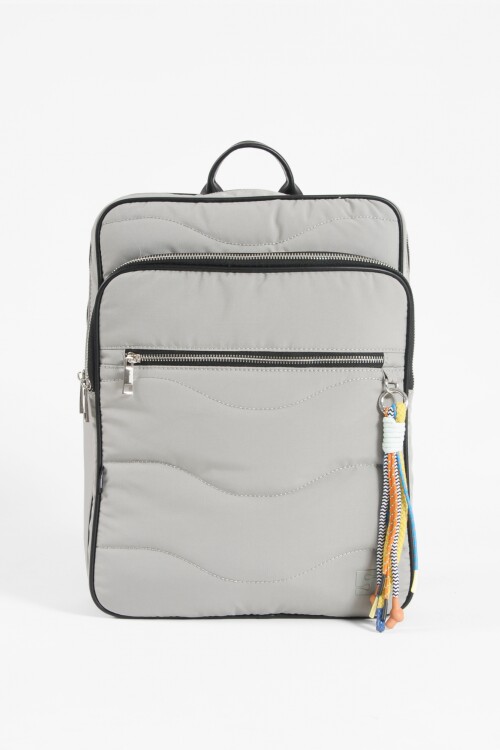 Mochila porta laptop pespunte con llavero verde
