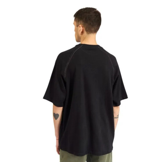 Remera Billabong Crest Ranglan - Negro Remera Billabong Crest Ranglan - Negro