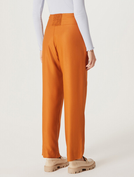 PANTALÓN MODELO CARROT NARANJA OSCURO