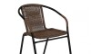 Silla exterior de metal y ratán con apoyabrazos Marrón