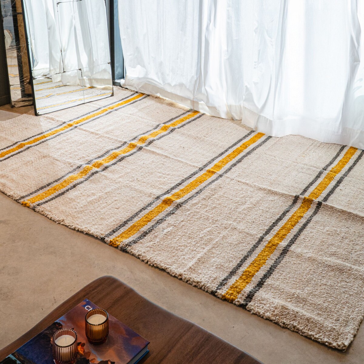 Alfombra Tristan, Raya mostaza 