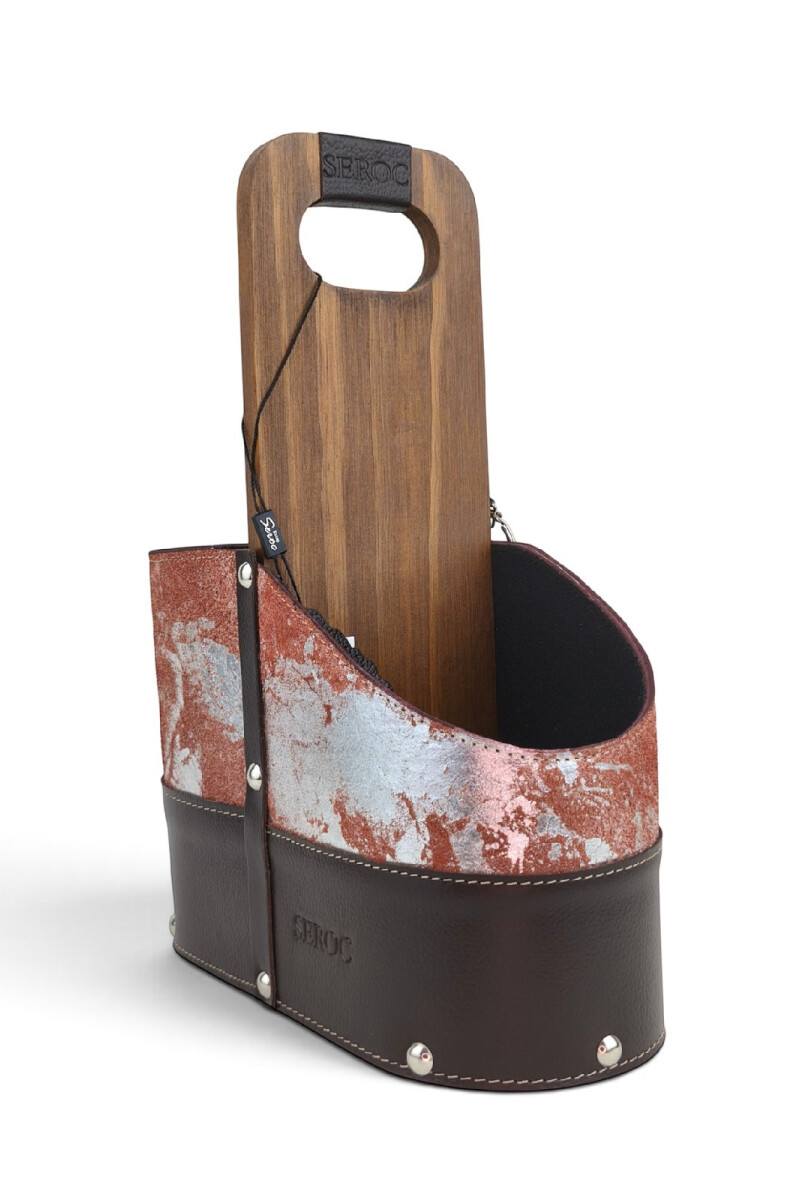 Matera de Cuero con detalles metalizados con Estructura Integral de Madera Chocolate