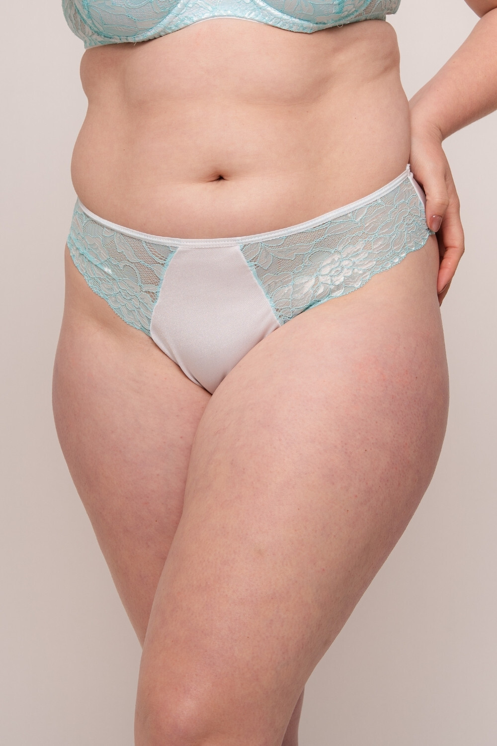 Colaless Yazmin Acqua