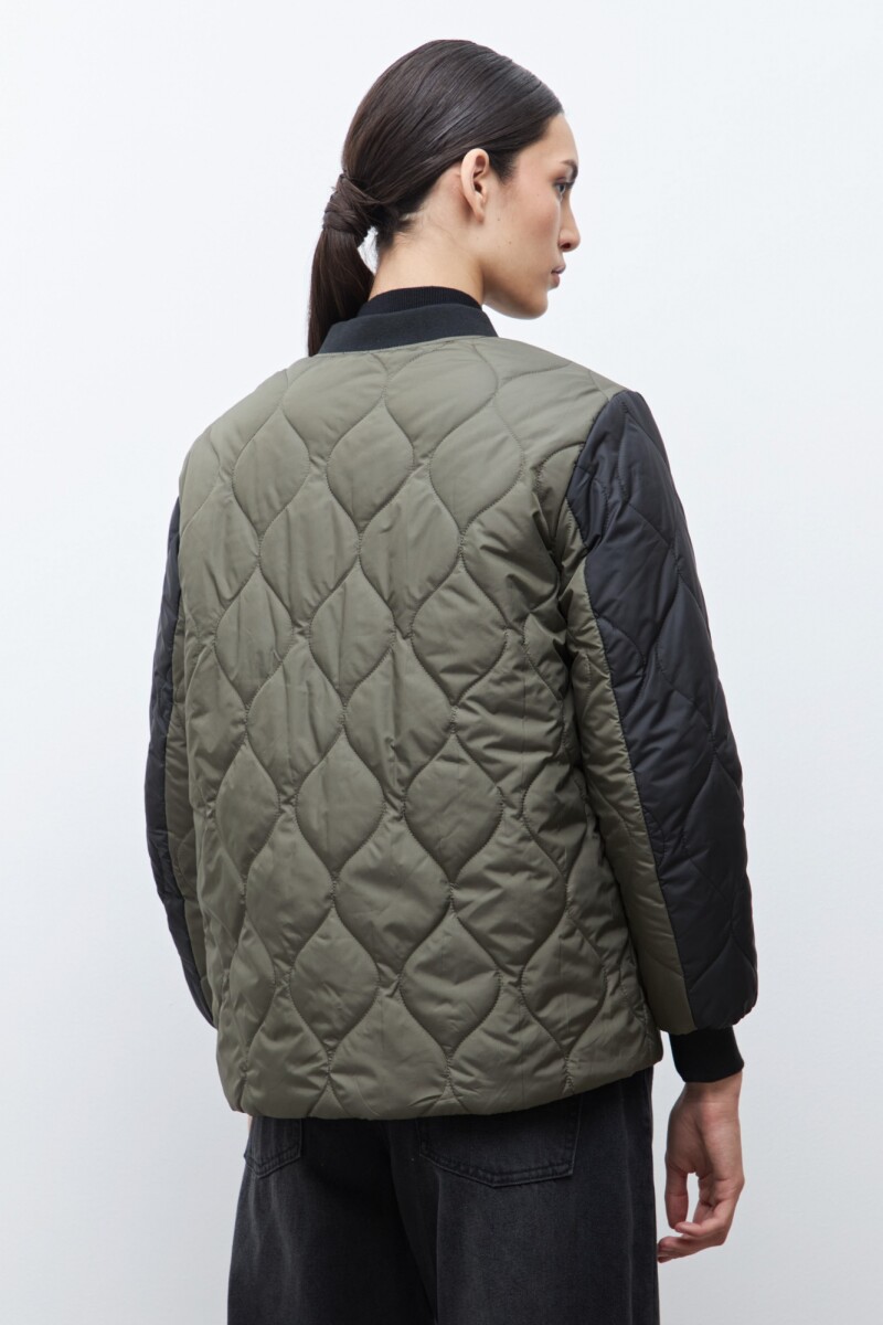 Bomber capitoneada reversible verde oliva