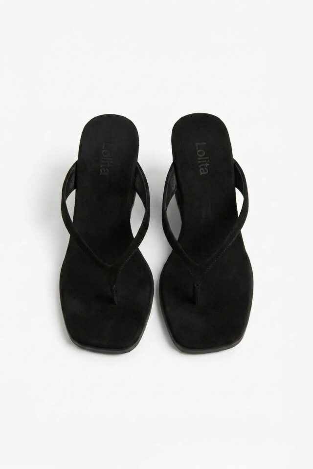 Sandalia cuero taco corrido negro