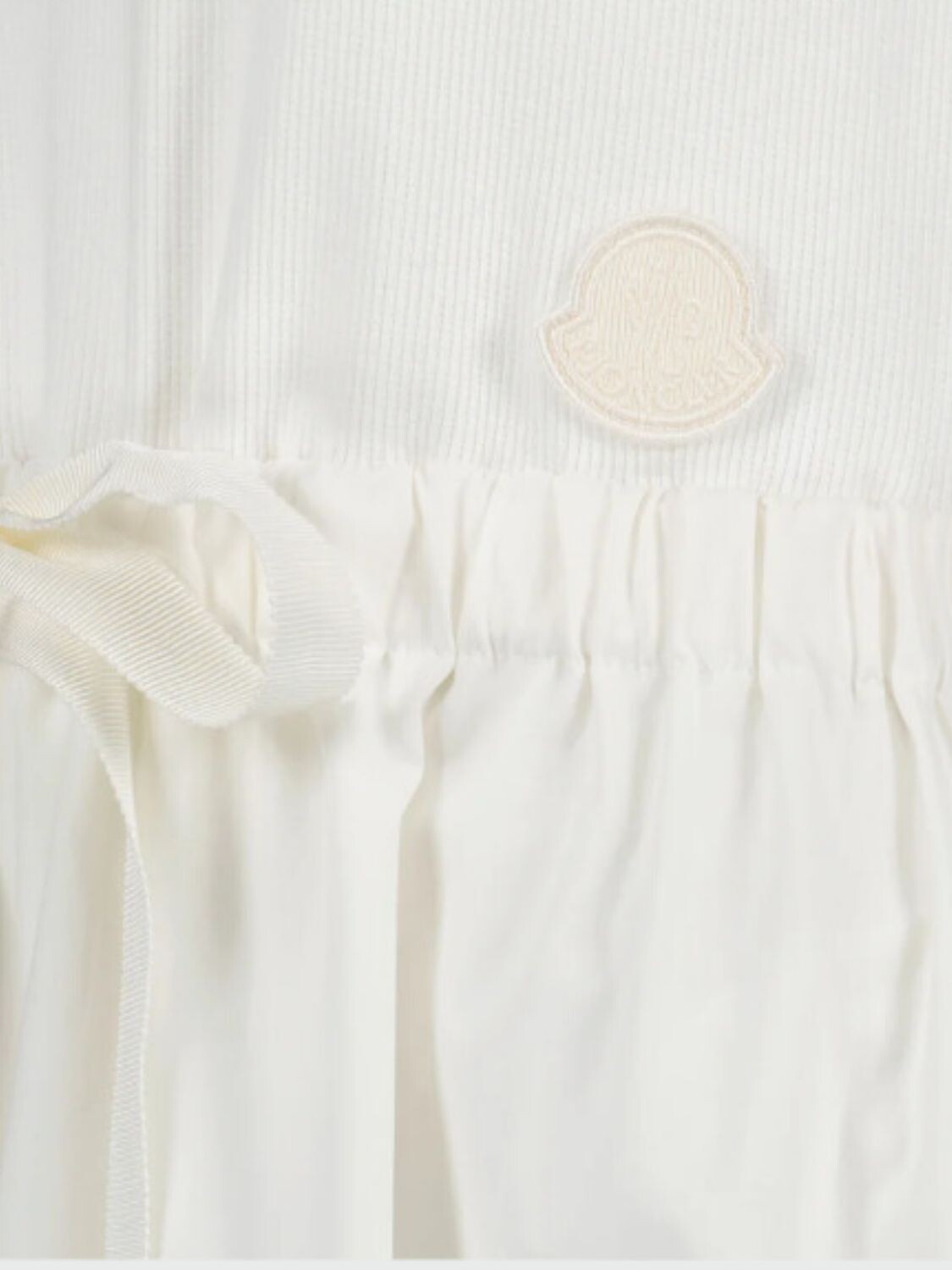 Moncler- Vestido ajustado y acampanado, MIDI Blanco