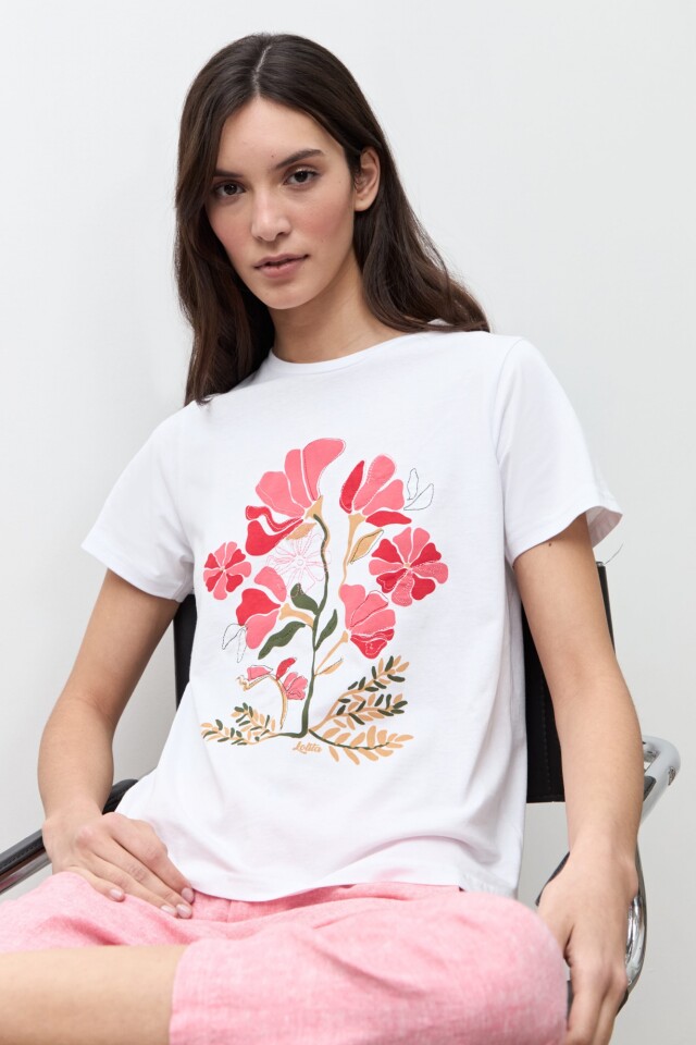 Remera estampa y bordado local blanco