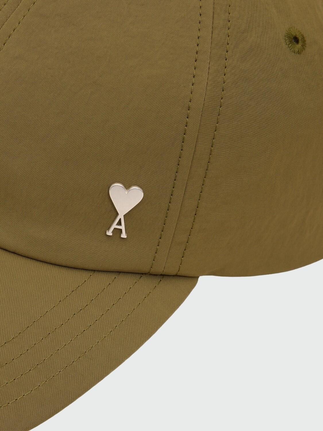 AMI PARIS - Gorra Cuore Nylon Alta Automática