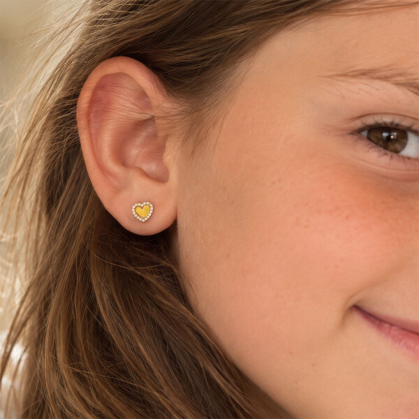 Caravanas Zira de Oro Amarillo 18k con Circonias en forma de corazón Caravanas Zira de Oro Amarillo 18k con Circonias en forma de corazón