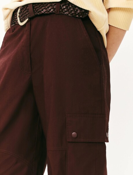 PANTALÓN RECTO CON BOLSILLOS ROJO