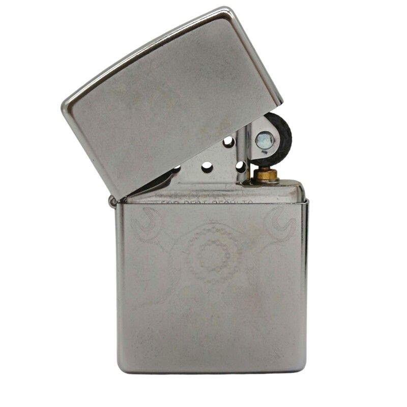 Encendedor ZIPPO 29693 PF 18 Skul Wrenches Design - ZP296937 plateadouniforme