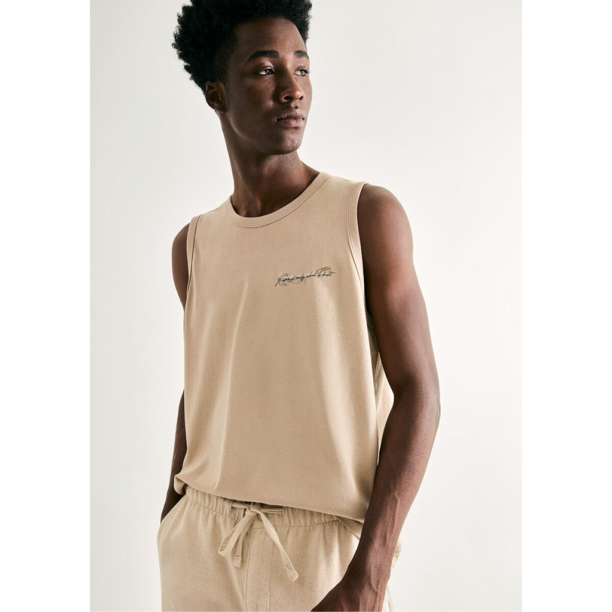 CAMISETA REGATA MASC - CAQUI CLARO 