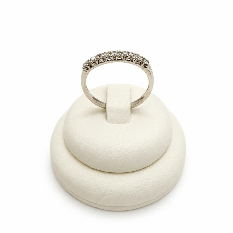 Anillo medio sin fin con brillantes Anillo medio sin fin con brillantes