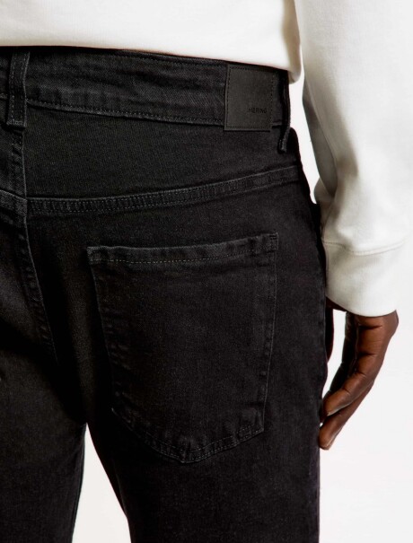 PANTALONES VAQUEROS AJUSTADOS BÁSICOS CON ELASTANO NEGRO