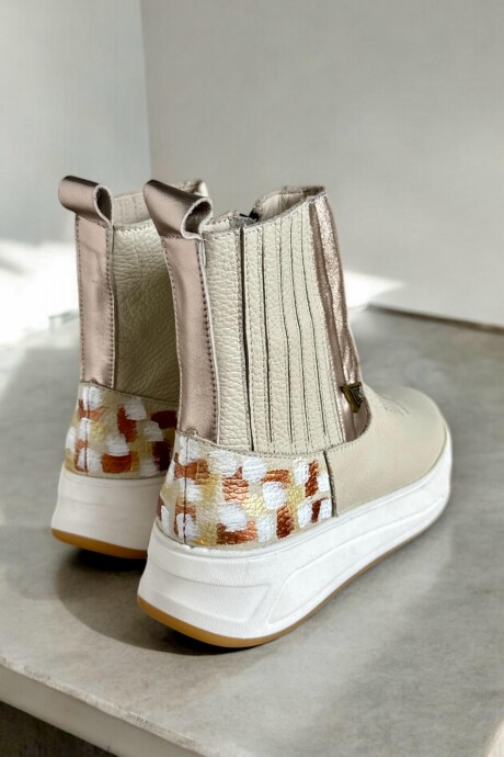 Bota Winwood Con Arte Pintado A Mano. Beige