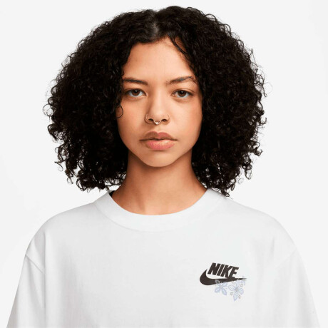 Remera Nike Sportswear Boxy de Mujer blanco