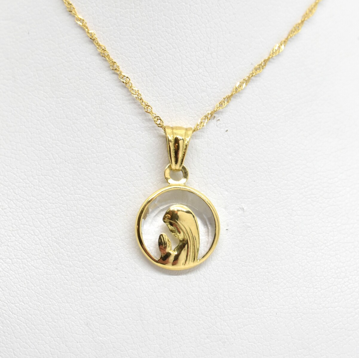 Cadena y Medalla en Oro 18Kilates en Cristal Virgen 