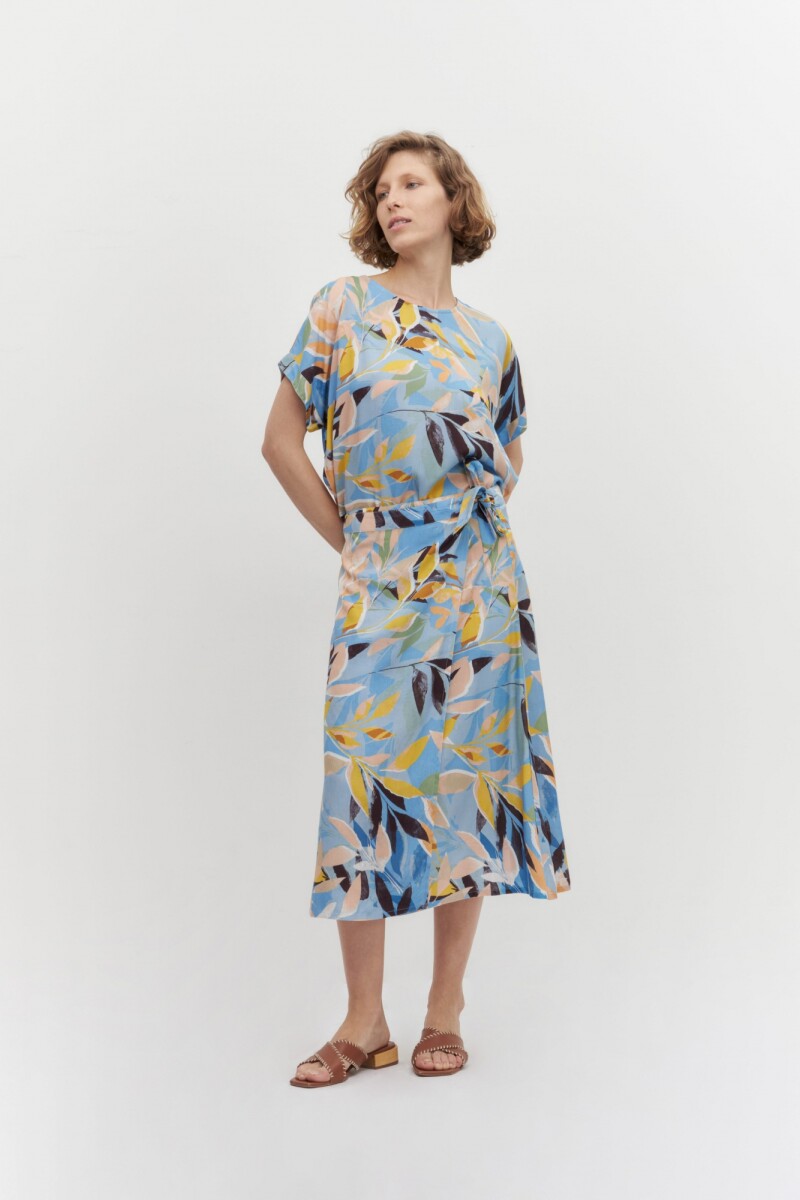 Blusa con estampa floral celeste
