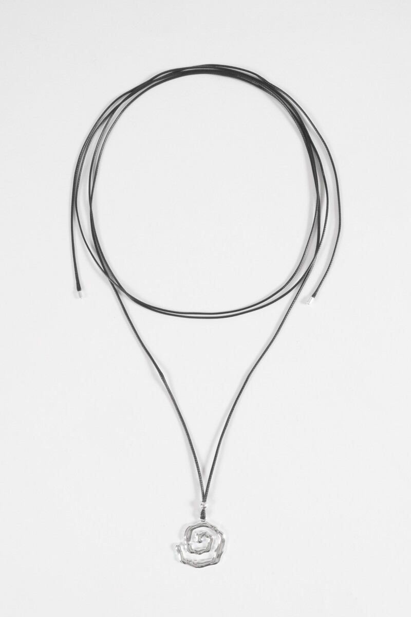 Collar cord suede dije caracol texture plateado