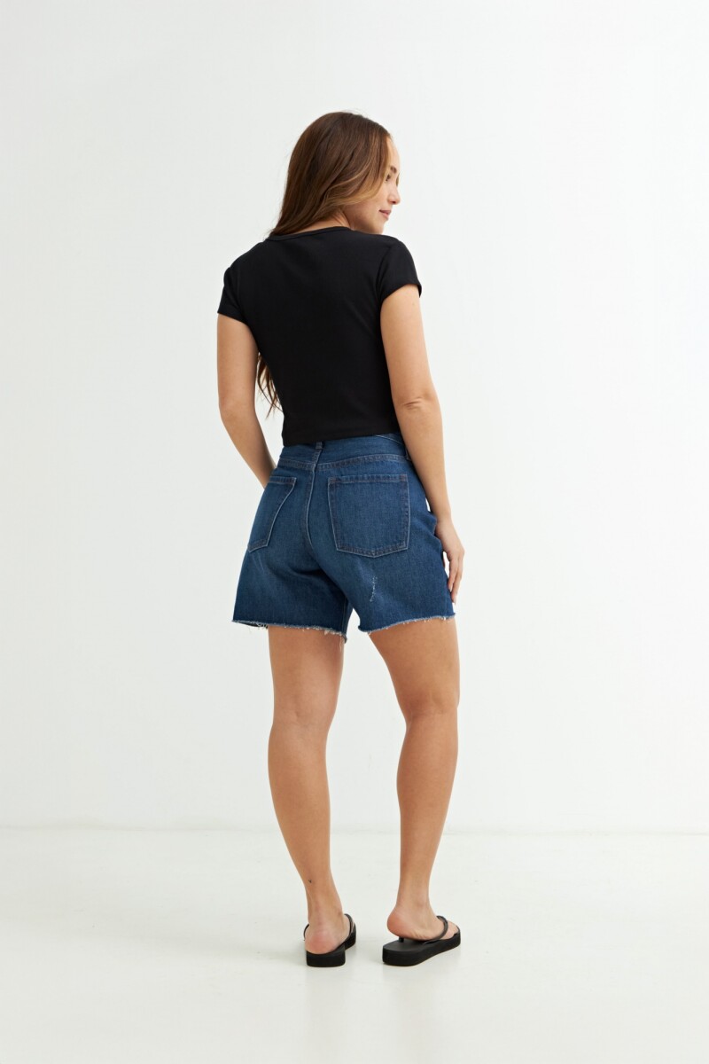 Remera crop top con estampa NEGRO