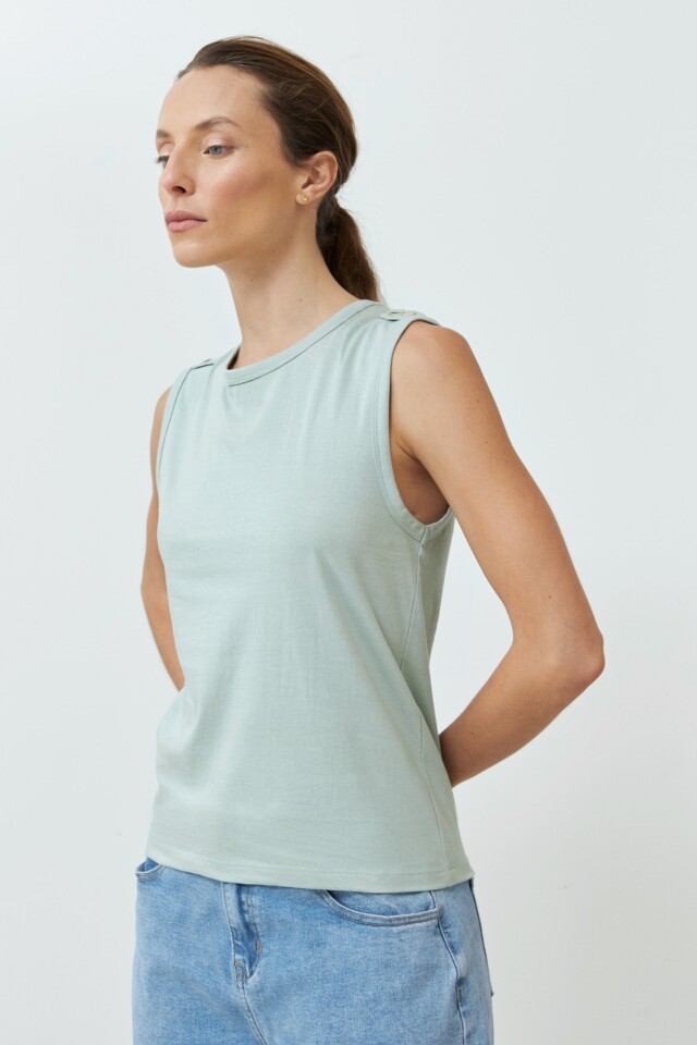 Musculosa con botones en hombros verde agua