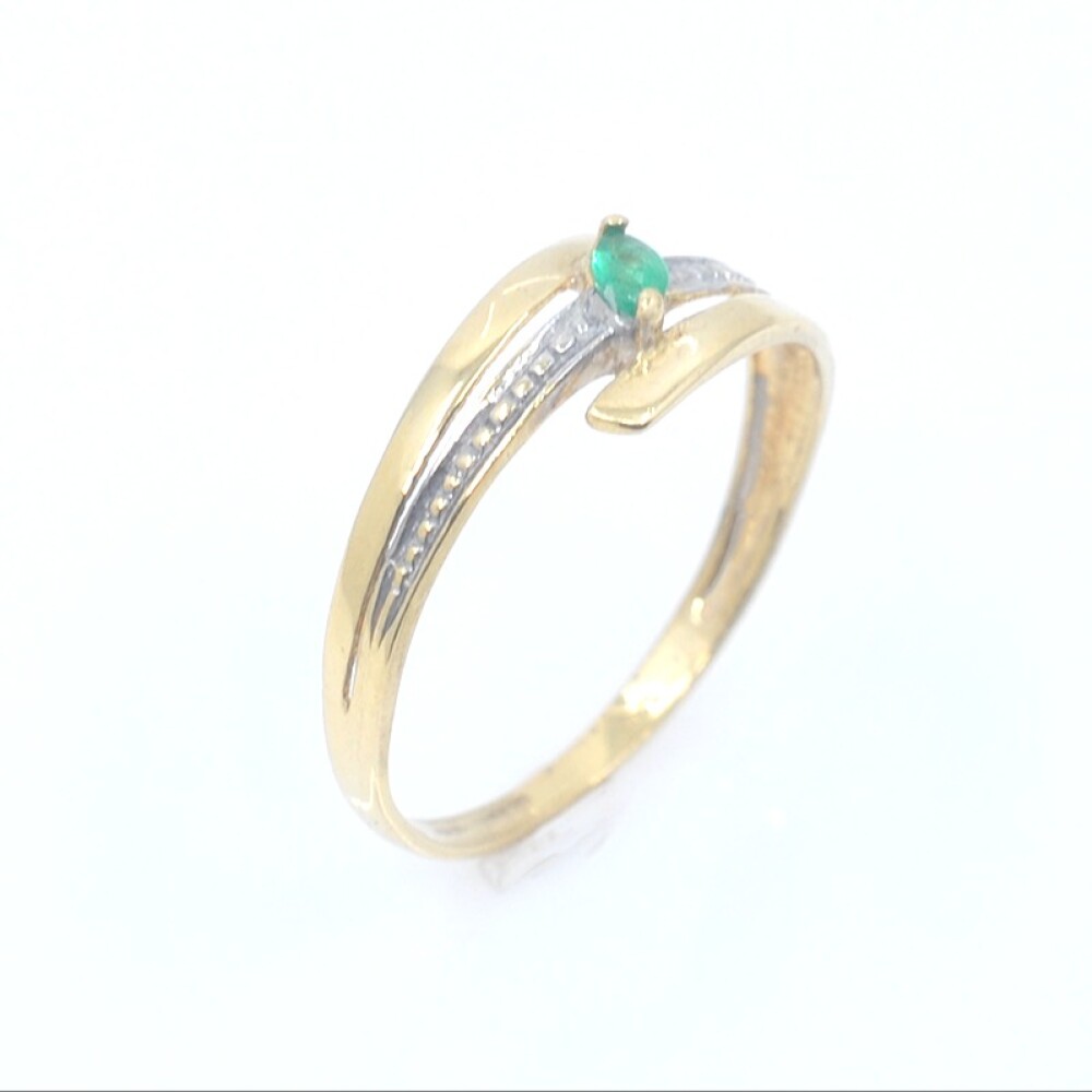 Anillo en oro 18k con esmeralda navette Anillo en oro 18k con esmeralda navette